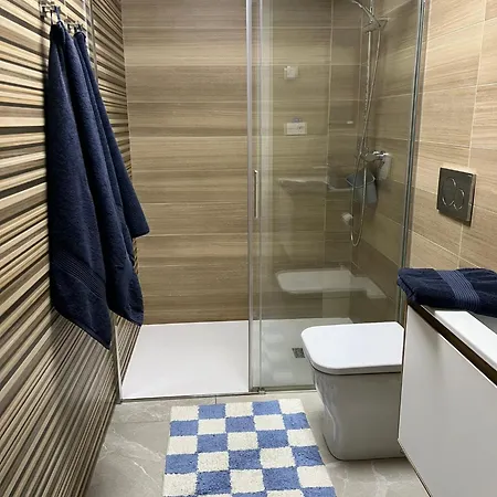 With Rooftop Pool 150 M From The Апартаменты Торевьиа